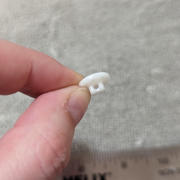 BUTTONS White Round 1 post to attach (12) - Picture 3 of 4